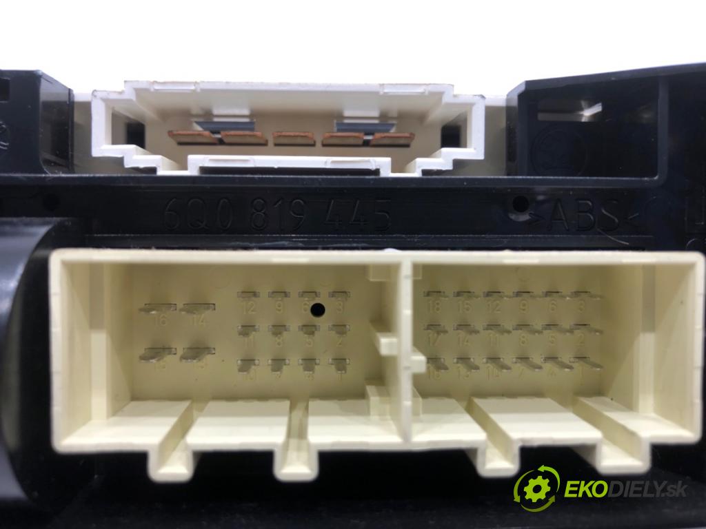 SEAT IBIZA IV liftback 2011 55 kW 1.2 TDI 1199 Panel ovládania kúrenia 6J0820045A (Prepínacie páčky pod volantom)