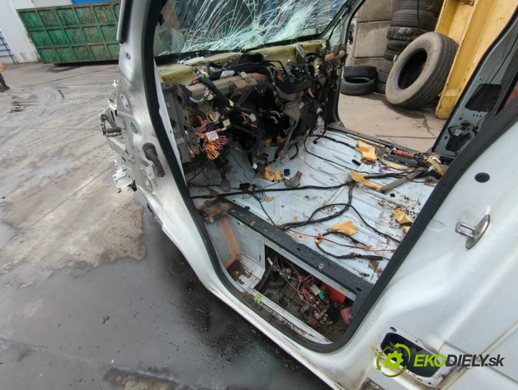 RENAULT MASTER III Autobus 2019 125 kW 2.3 dCi 170 FWD (JV0L) 2298 KAROSERIA ČTVRŤÁK blatník zadní část levý pravý práh střecha PODŁUŻNICA levý pravý
