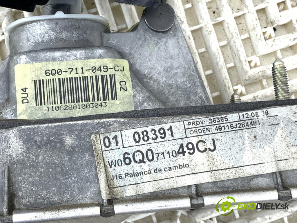 SEAT IBIZA IV liftback 2011 55 kW 1.2 TDI 1199 Kulisa 6Q0711049CJ (Rýchlostná páka (kulisa))