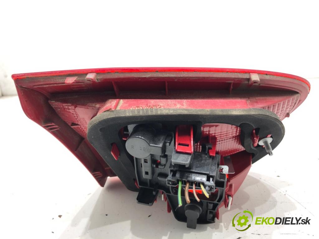 SEAT IBIZA IV liftback 2011 55 kW 1.2 TDI 1199 světlo pravý zadní část vnitřní 6J8945094