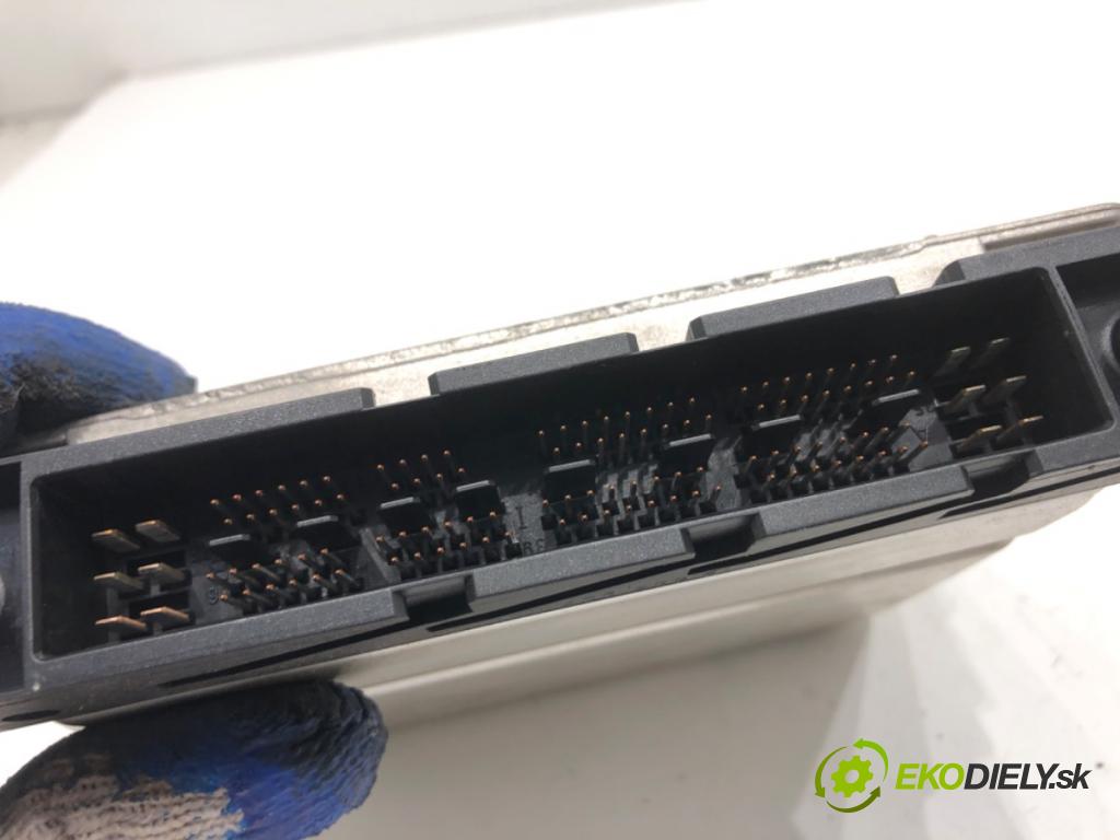 VOLVO S60 I sedan 2003 120 kW 2.4 D5 2401 riadiaca jednotka Motor 30637733A (Riadiaca jednotka)