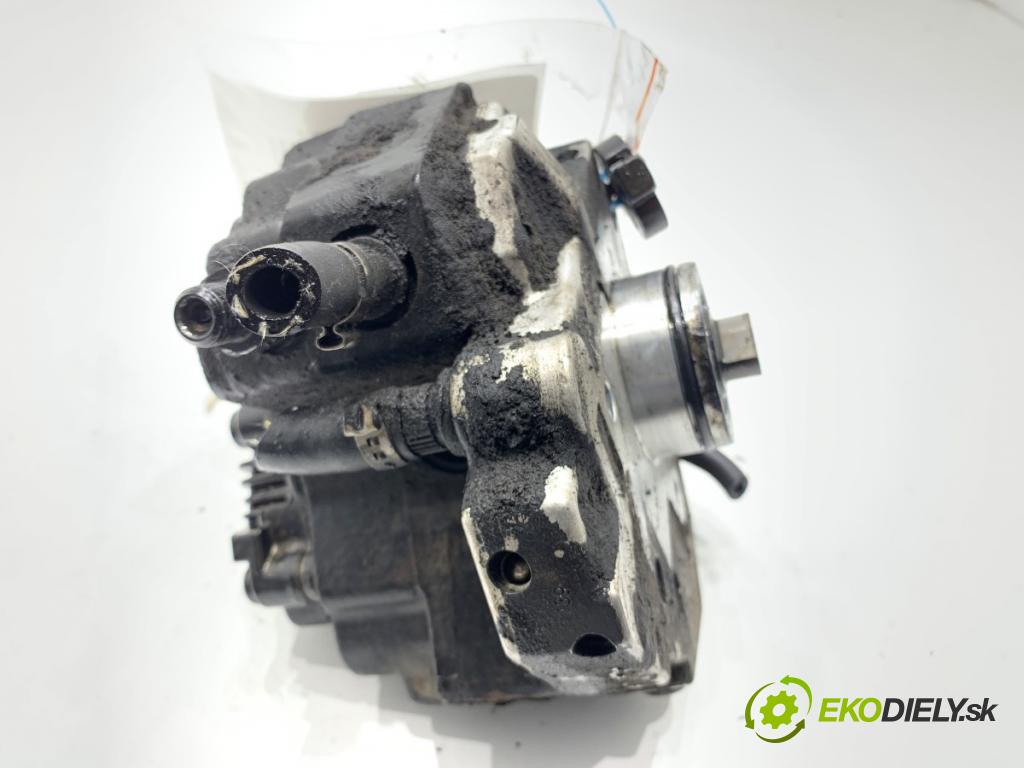 VOLVO S60 I sedan 2003 120 kW 2.4 D5 2401 Pumpa vstrekovacia 8689590 (Vstrekovacie čerpadlo)
