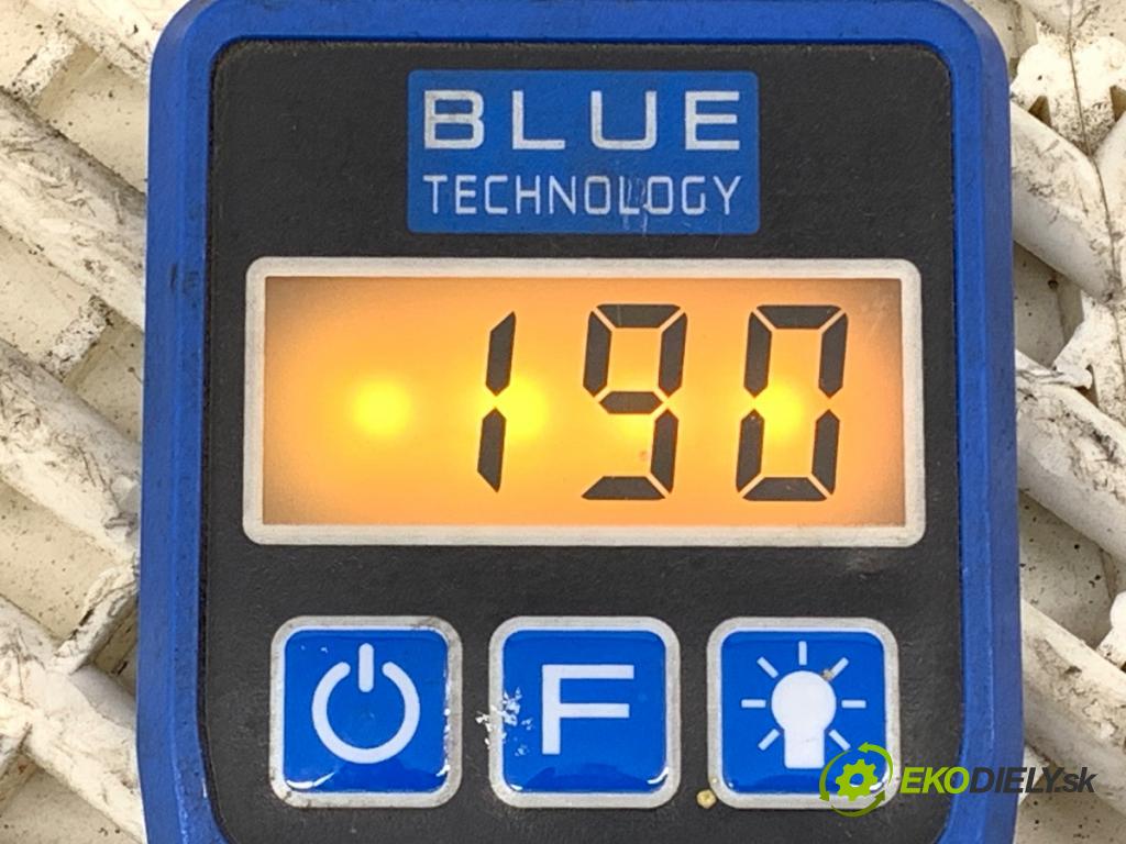 VOLVO S60 I sedan 2003 120 kW 2.4 D5 2401 dveře pravý zadní část