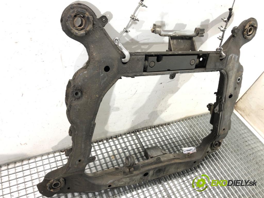 VOLVO S60 I sedan 2003 120 kW 2.4 D5 2401 výztuha pod motor 30645159 (Přední výztuha)