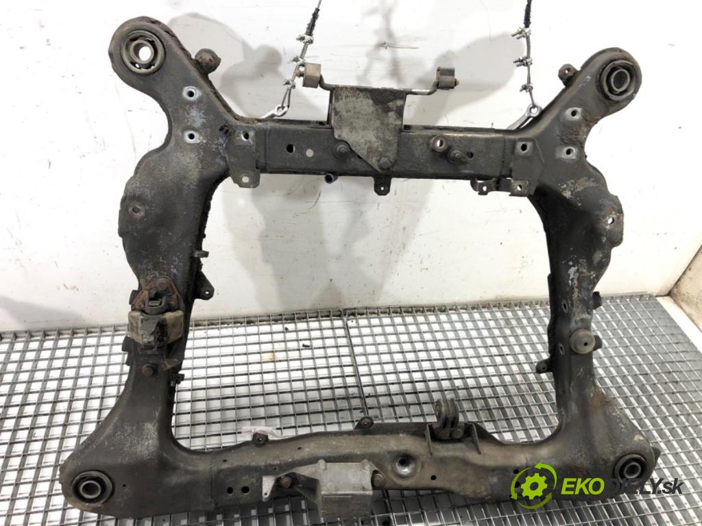 VOLVO S60 I sedan 2003 120 kW 2.4 D5 2401 výztuha pod motor 30645159 (Přední výztuha)