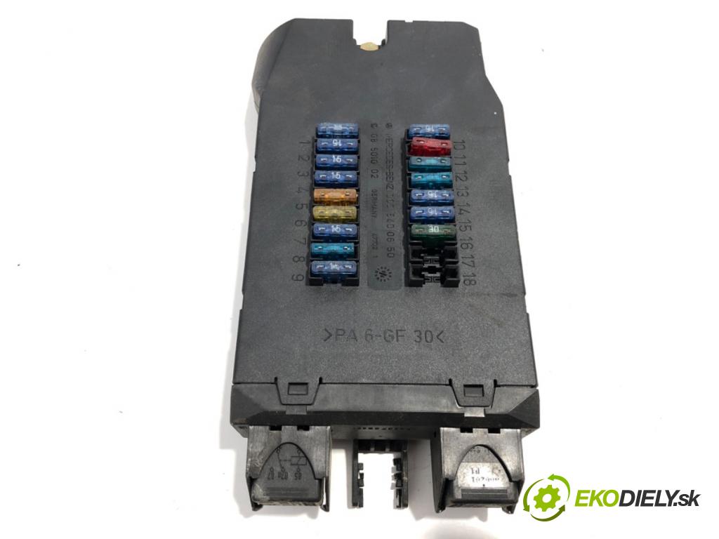 MERCEDES-BENZ W638 Autobus 1996 95 kW 113 2.0 (638.114, 638.194) 1998 Skrinka poistková 0005400650 (Poistková skrinka)