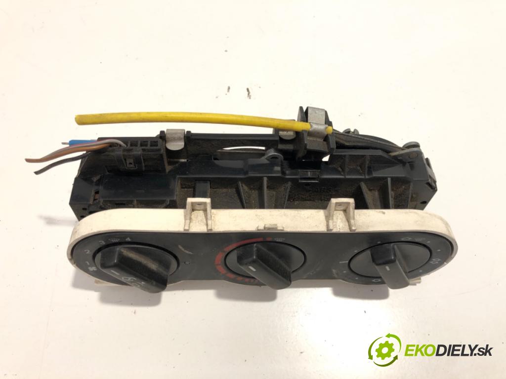 MERCEDES-BENZ W638 Autobus 1996 95 kW 113 2.0 (638.114, 638.194) 1998 Panel ovládania kúrenia  (Prepínacie páčky pod volantom)