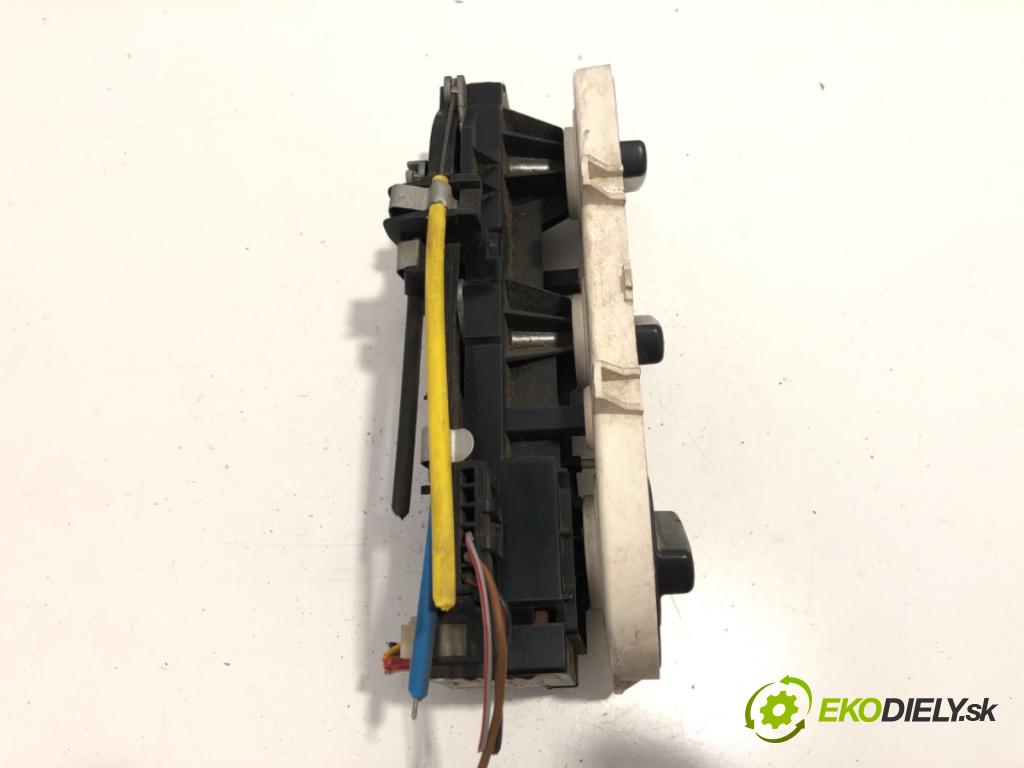 MERCEDES-BENZ W638 Autobus 1996 95 kW 113 2.0 (638.114, 638.194) 1998 Panel ovládania kúrenia  (Prepínacie páčky pod volantom)