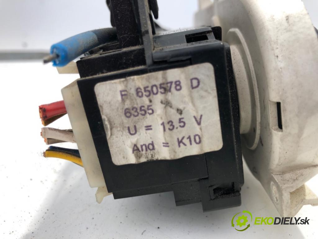 MERCEDES-BENZ W638 Autobus 1996 95 kW 113 2.0 (638.114, 638.194) 1998 Panel ovládania kúrenia  (Prepínacie páčky pod volantom)