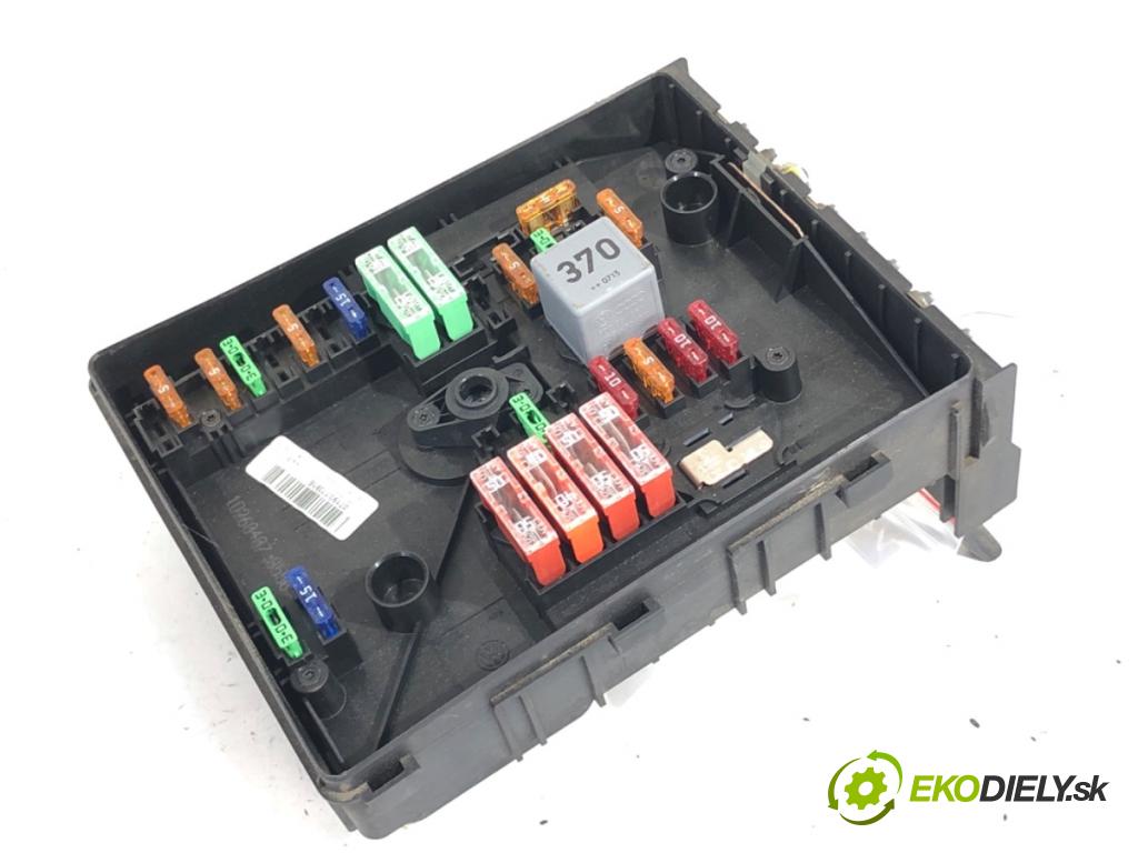 SKODA OCTAVIA II liftback 2007 77 kW 1.9 TDI 1896 skříňka poistková 1K0937125A (Pojistková skříňka)