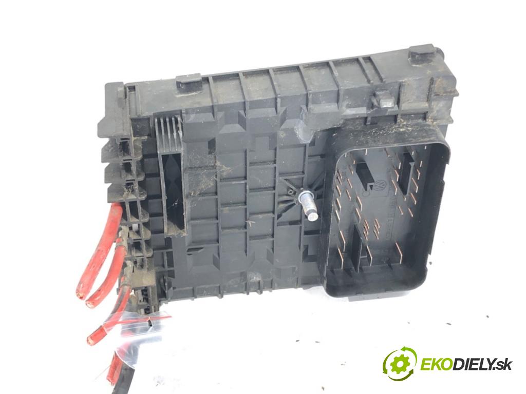 SKODA OCTAVIA II liftback 2007 77 kW 1.9 TDI 1896 skříňka poistková 1K0937125A (Pojistková skříňka)