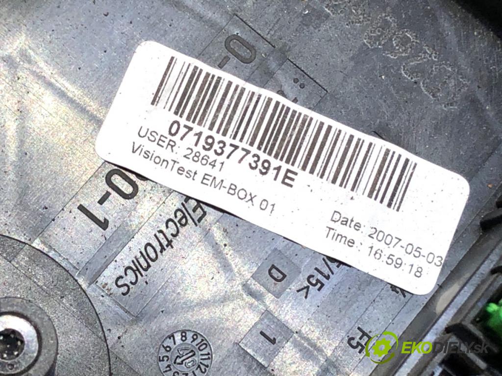 SKODA OCTAVIA II liftback 2007 77 kW 1.9 TDI 1896 skříňka poistková 1K0937125A (Pojistková skříňka)