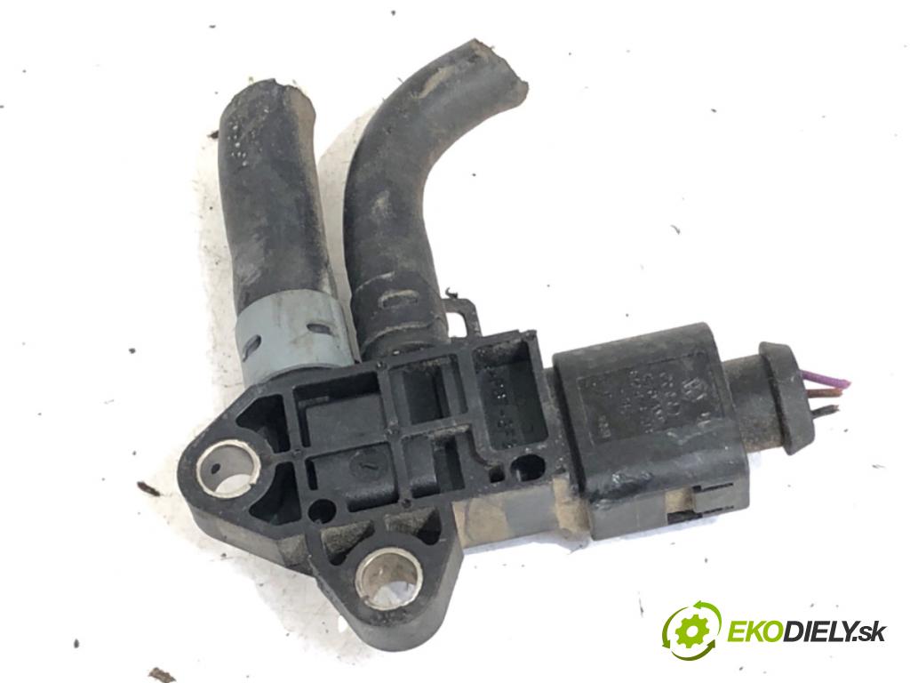 SKODA OCTAVIA II liftback 2007 77 kW 1.9 TDI 1896 snímač tlaku paliva 0281002710 (Snímač)