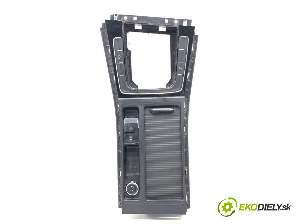 VW GOLF VII Kombi 2014 110 kW 2.0 TDI 1968 Držiak na nápoje 5G1863245F (Držiak (úchyt) na nápoje)