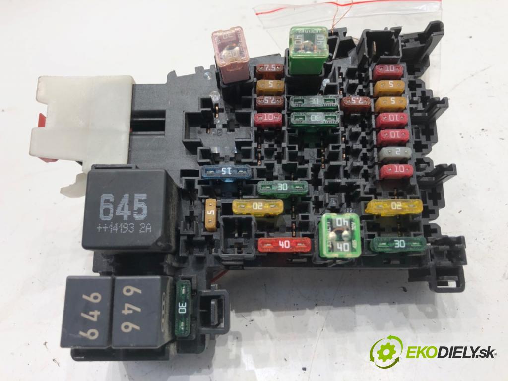 VW GOLF VII Kombi 2014 110 kW 2.0 TDI 1968 skříňka poistková  (Pojistková skříňka)