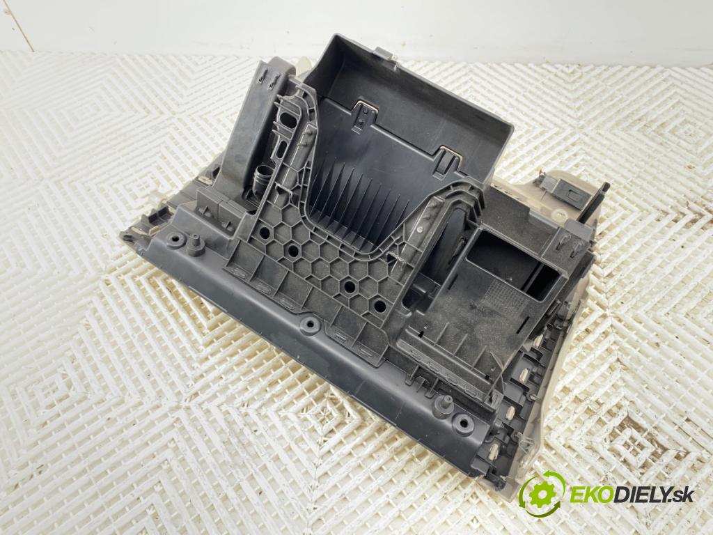 VW GOLF VII Kombi 2014 110 kW 2.0 TDI 1968 Priehradka, kastlík spolujazdca  (Priehradka (kastlík))