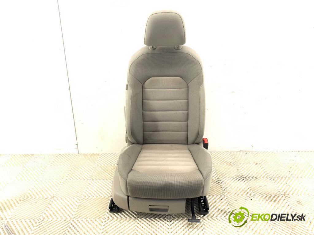 VW GOLF VII Kombi 2014 110 kW 2.0 TDI 1968 Sedadlo pravy predný 