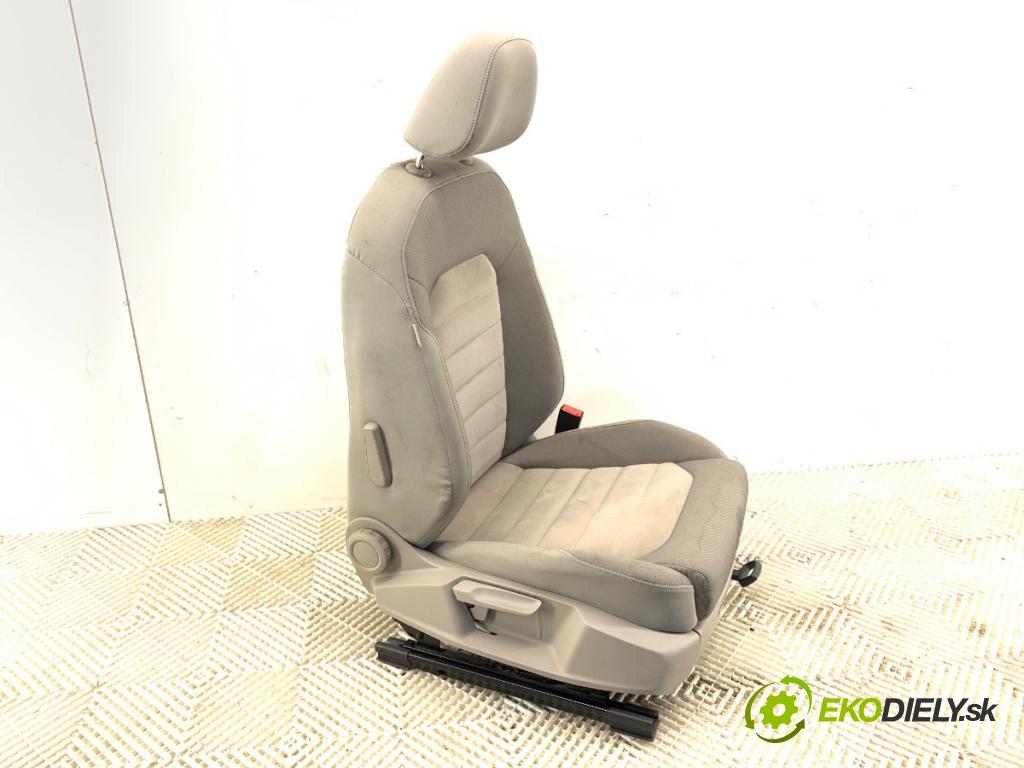 VW GOLF VII Kombi 2014 110 kW 2.0 TDI 1968 Sedadlo pravy predný