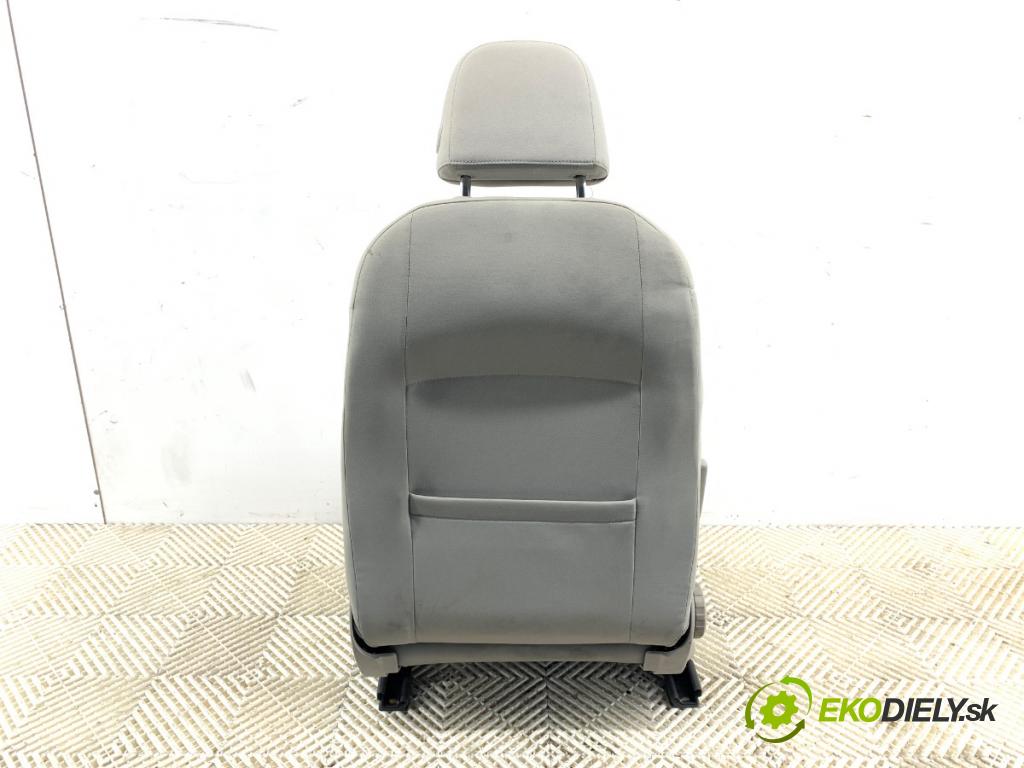 VW GOLF VII Kombi 2014 110 kW 2.0 TDI 1968 Sedadlo pravy predný