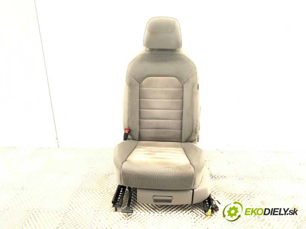 VW GOLF VII Kombi 2014 110 kW 2.0 TDI 1968 Sedadlo ľavy predný 