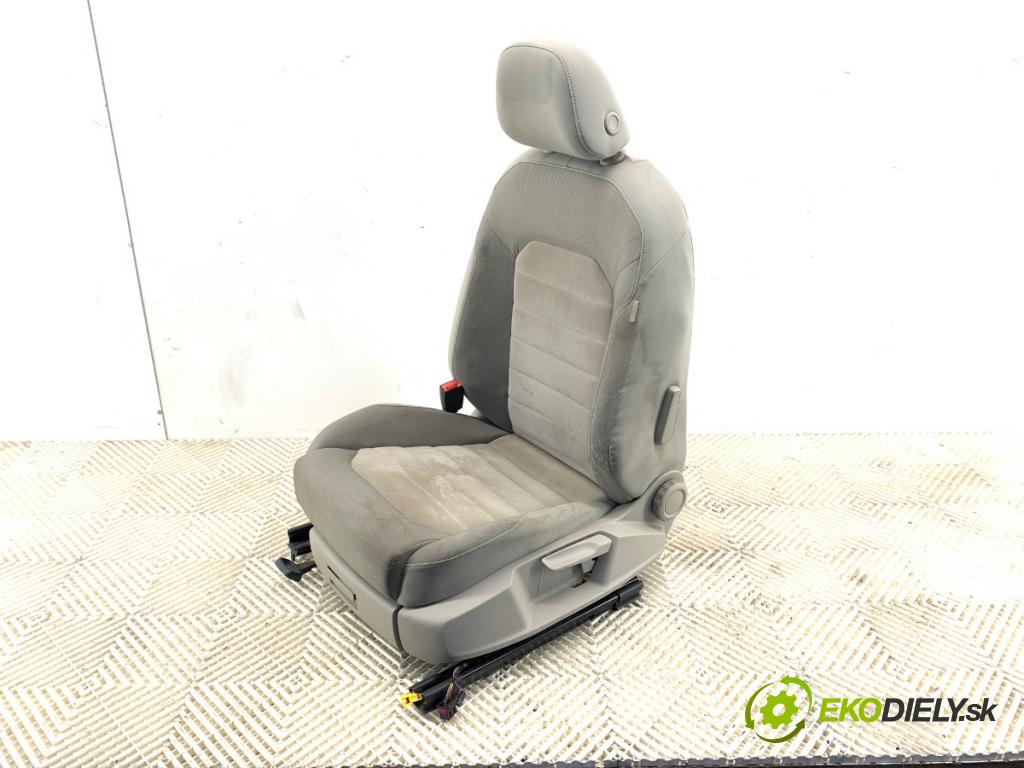 VW GOLF VII Kombi 2014 110 kW 2.0 TDI 1968 Sedadlo ľavy predný