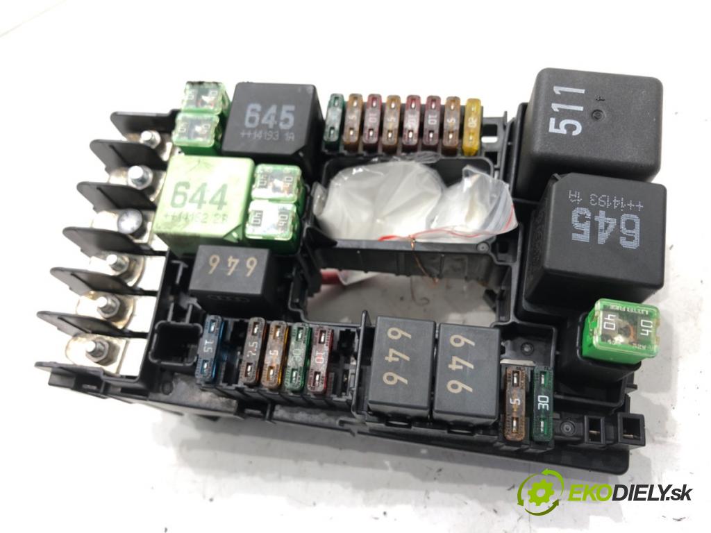 VW GOLF VII Kombi 2014 110 kW 2.0 TDI 1968 skříňka poistková  (Pojistková skříňka)