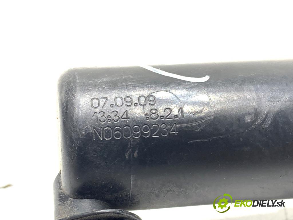 OPEL INSIGNIA A Kombi 2009 81 kW 2.0 CDTI (35) 1956 ostřikovače světla pravý přední část