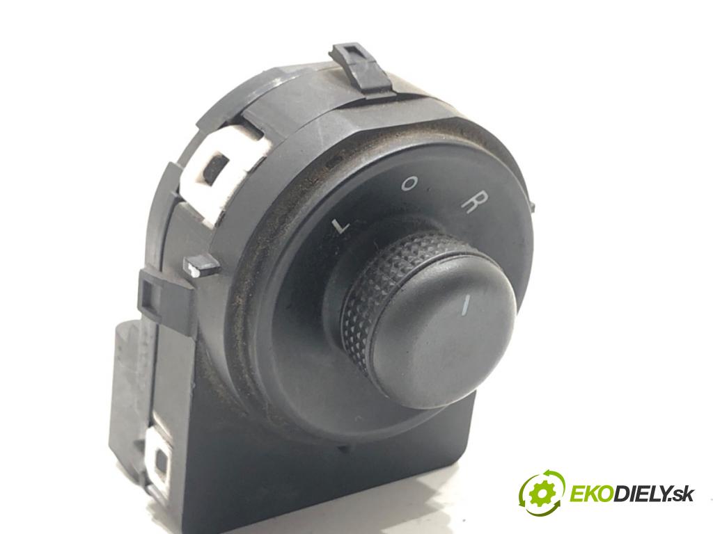 OPEL INSIGNIA A Kombi 2009 81 kW 2.0 CDTI (35) 1956 Prepínač nastavenia spätných zrkadiel 13271827 (Prepínacie páčky pod volantom)