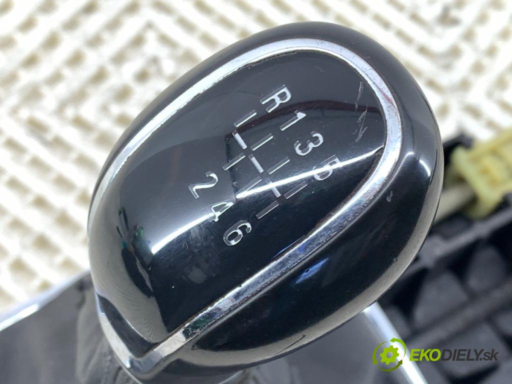 OPEL INSIGNIA A Kombi 2009 81 kW 2.0 CDTI (35) 1956 kulisa 55563829 (Řadicí páka (kulisa) )