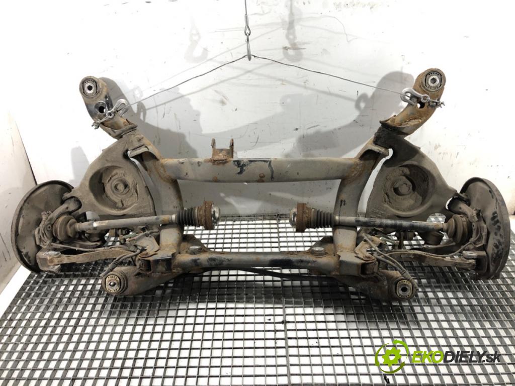 AUDI A6 C6 Kombi 2005 132 kW 2.7 TDI quattro 2698 výztuha zadní část 