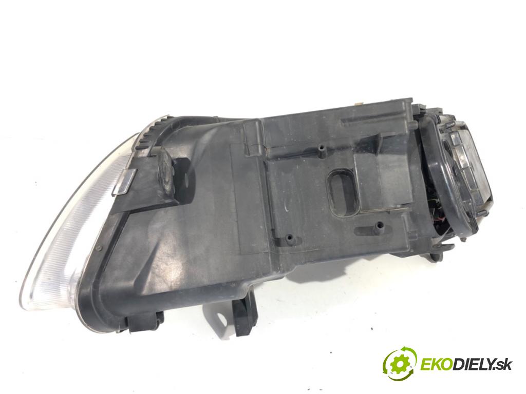 AUDI A6 C6 Kombi 2005 132 kW 2.7 TDI quattro 2698 Svetlomet pravy predný XENON