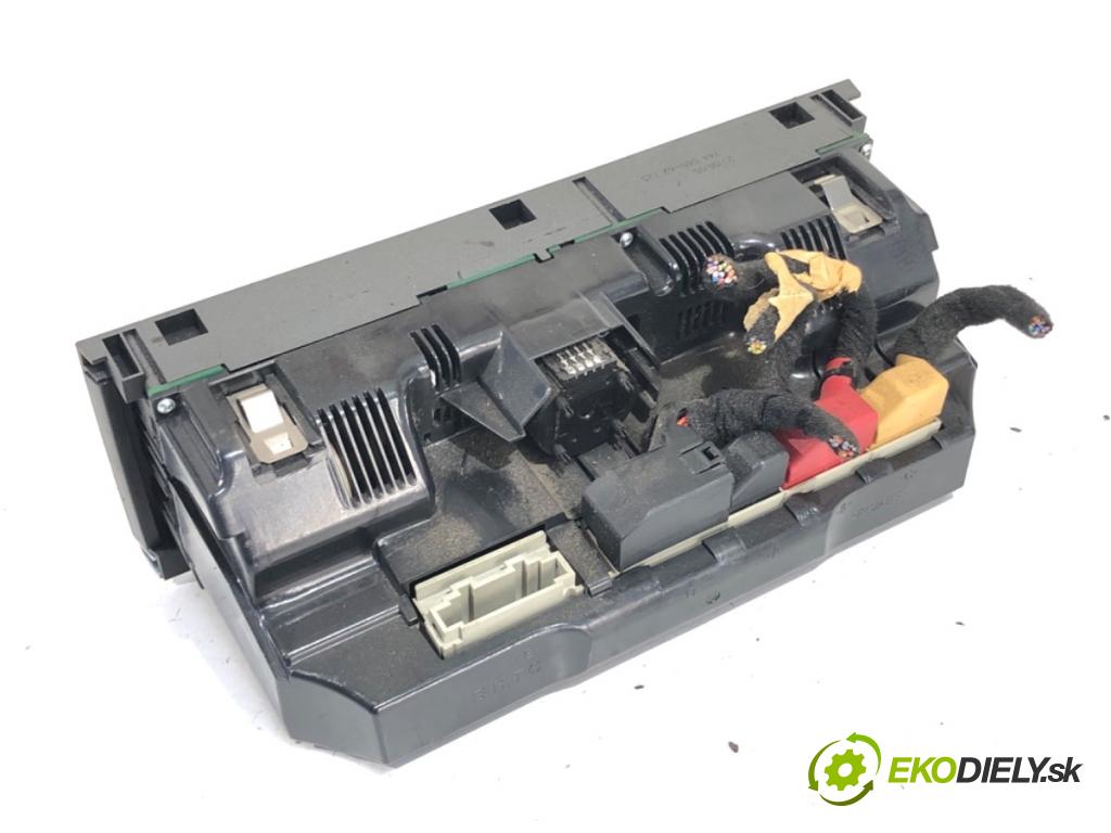 AUDI A6 C6 Kombi 2005 132 kW 2.7 TDI quattro 2698 Panel ovládania kúrenia 4F1820043R (Prepínacie páčky pod volantom)