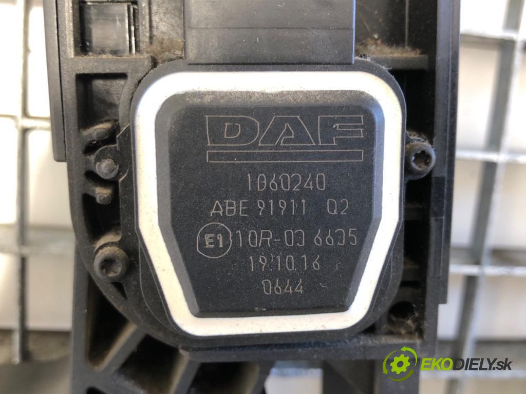 DAF XF Ciągnik siodłowy 2016 340 kW FT 460 340 kW [462 KM] olej napędowy 2012 - 2022 12900 potenciometr plynového pedálu 1060240 (Potenciometr plynového pedálu)