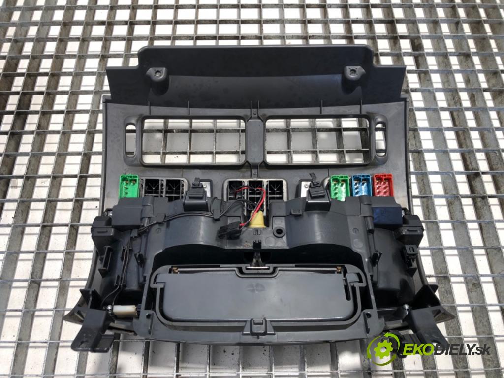 DAF XF Ciągnik siodłowy 2016 340 kW FT 460 340 kW [462 KM] olej napędowy 2012 - 2022 12900 Držiak na nápoje 1868995 (Držiak (úchyt) na nápoje)