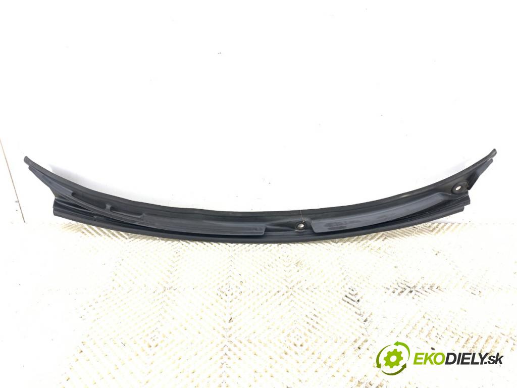 BMW E46 coupe 1999 110 kW 318 Ci 1995 Torpédo, plast pod čelné okno 8208483 (Torpédo (plast pod čelným sklom))