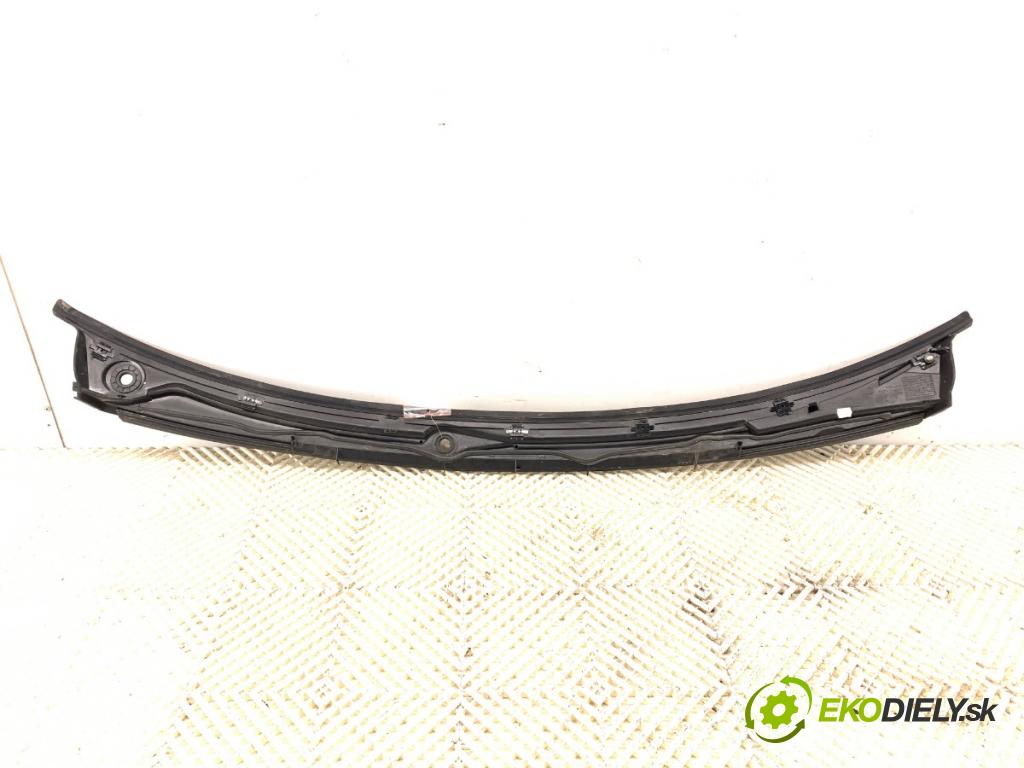 BMW E46 coupe 1999 110 kW 318 Ci 1995 Torpédo, plast pod čelné okno 8208483 (Torpédo (plast pod čelným sklom))