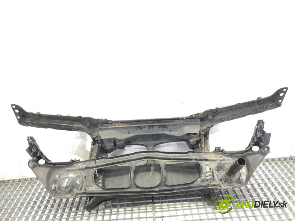 BMW E46 coupe 1999 110 kW 318 Ci 1995 držák přední část 8211467 (Přední výztuha)