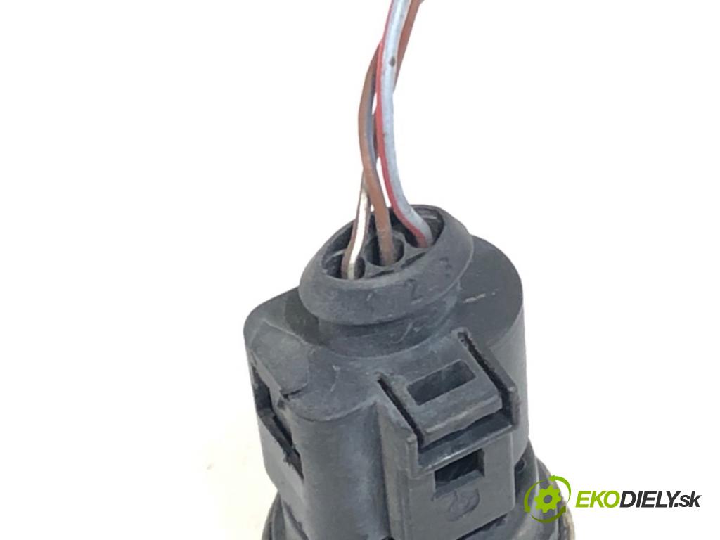 AUDI A4 B6 Kombi 2003 85 kW 1.9 TDI 1896 Snímač klimatizácie 8Z0959126 (Snímač klimatizácie)