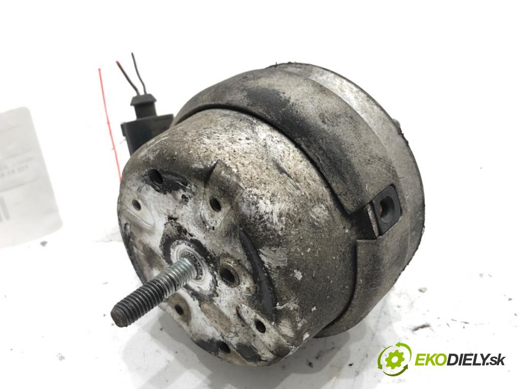 AUDI A4 B6 Kombi 2003 85 kW 1.9 TDI 1896 AirBag motora levý
