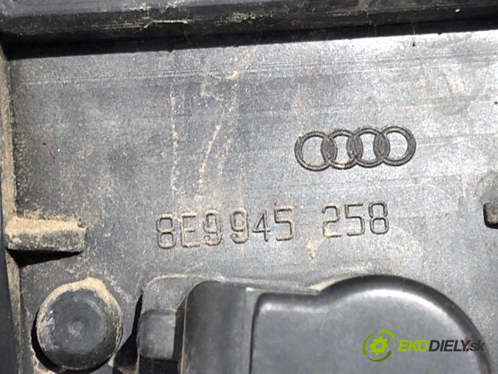 AUDI A4 B6 Kombi 2003 85 kW 1.9 TDI 1896 vložka svetla pravý zadní část 8E9945258