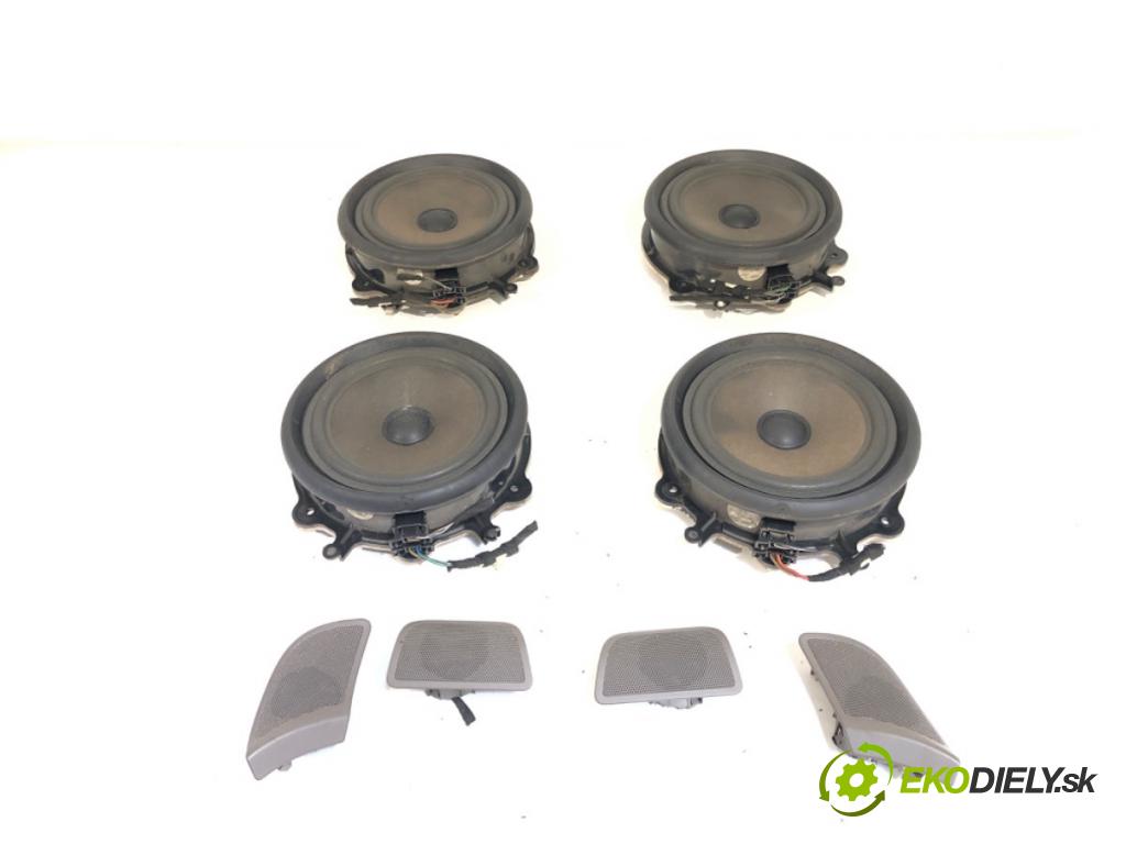 AUDI A4 B6 Kombi 2003 85 kW 1.9 TDI 1896 reproduktory 8E0035411 8E0035399