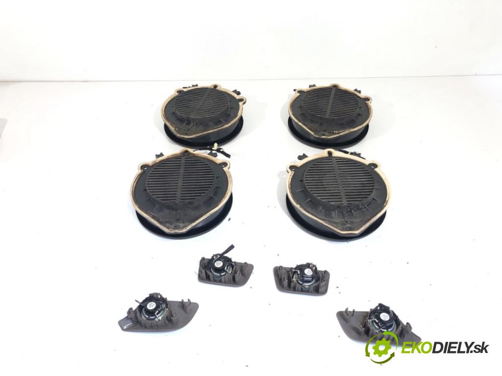 AUDI A4 B6 Kombi 2003 85 kW 1.9 TDI 1896 reproduktory 8E0035411 8E0035399