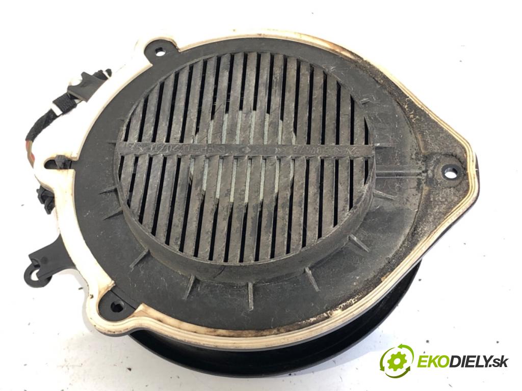 AUDI A4 B6 Kombi 2003 85 kW 1.9 TDI 1896 reproduktory 8E0035411 8E0035399