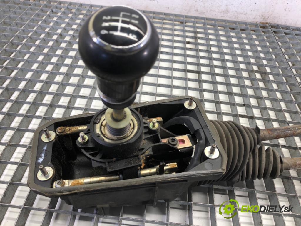 VW PASSAT B5 FL sedan 2002 96 kW 1.9 TDI 1896 Kulisa 8D0711290C (Rýchlostná páka (kulisa))