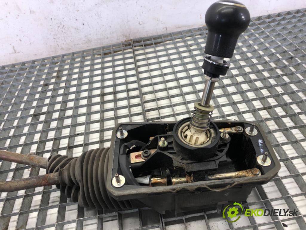 VW PASSAT B5 FL sedan 2002 96 kW 1.9 TDI 1896 Kulisa 8D0711290C (Rýchlostná páka (kulisa))