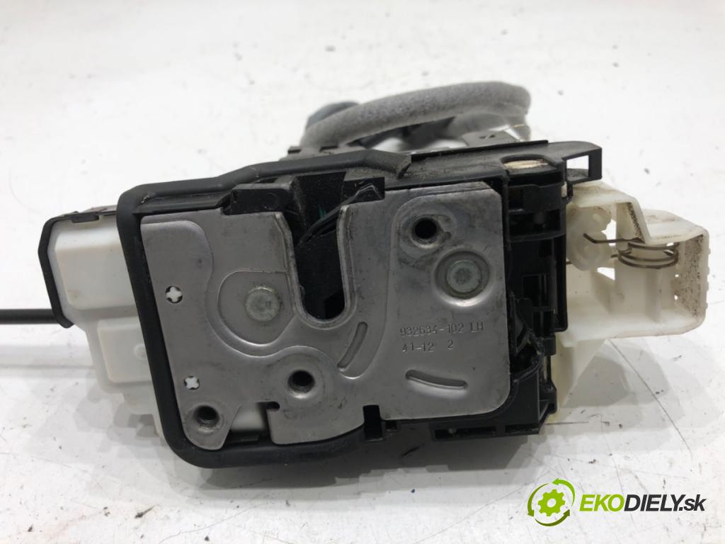 VOLVO V40 liftback 2013 110 kW T3 GTDi 1596 zámok dveře levý zadní část 31301427