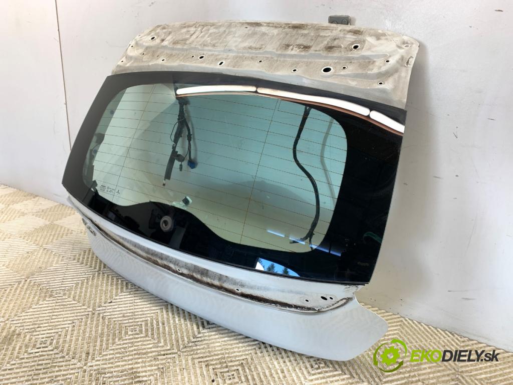 VOLVO V40 liftback 2013 110 kW T3 GTDi 1596 kapota zadní část