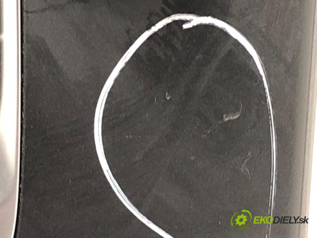 VOLVO V40 liftback 2013 110 kW T3 GTDi 1596 RADIO  (Audio zariadenie)