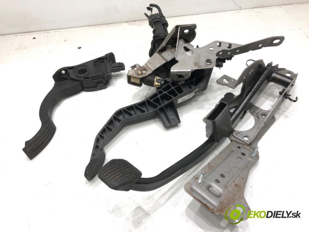 VOLVO V40 liftback 2013 110 kW T3 GTDi 1596 PEDÁL: 31381466 31280595 (Potenciometer plynového pedálu)