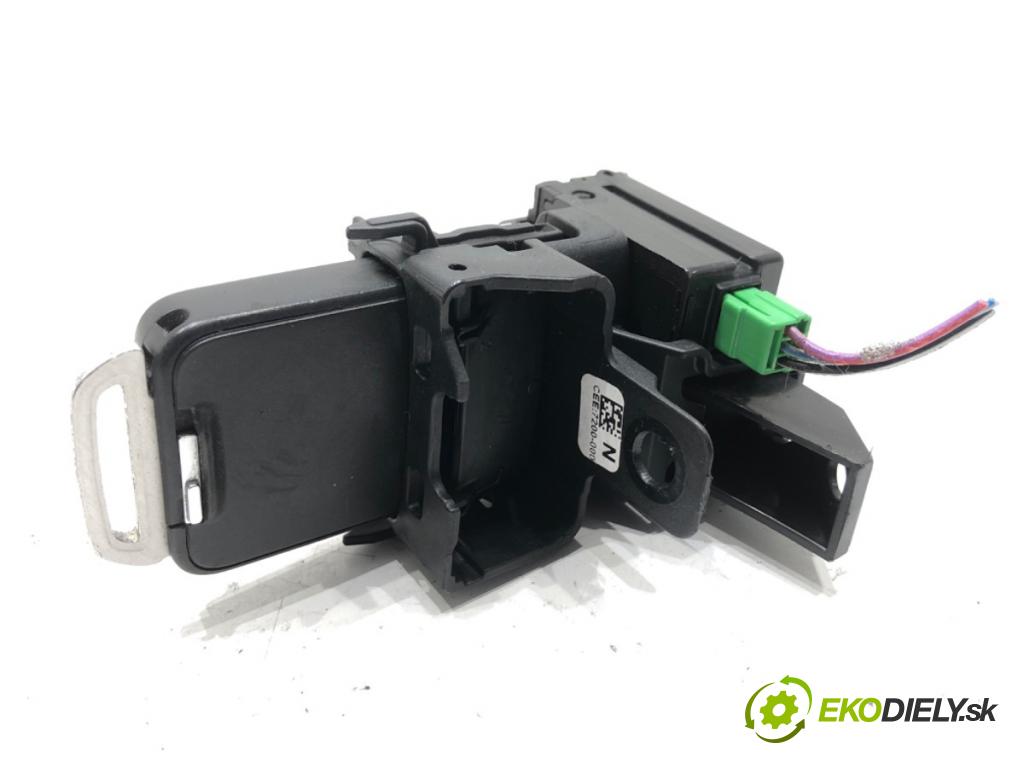 VOLVO V40 liftback 2013 110 kW T3 GTDi 1596 spinačka 28227917 (Spínacia skrinka)